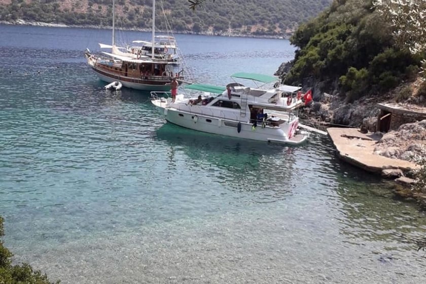 Fethiye Motor Yacht 1 cabin 3 berths 3 guests 13.5 m Listing Number: #9436 2