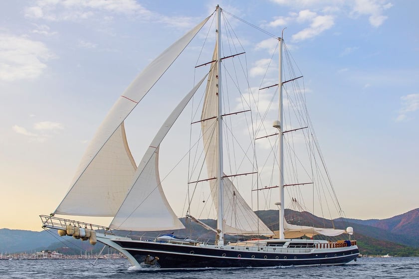 Marmaris Gulet 6 kabin Konaklama 12 kişi Seyir 12 kişi 36 m İlan No: #9481 5