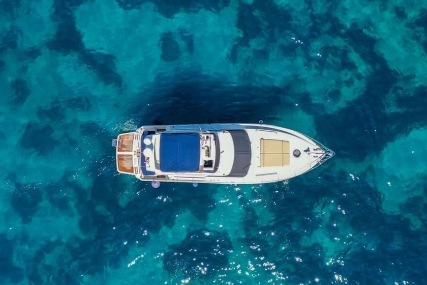 Kemer Yate a motor   4  invitados 15 m Número de anuncio: #9532 5