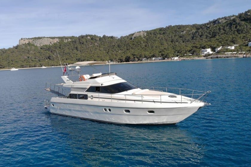 Kemer Yate a motor   4  invitados 15 m Número de anuncio: #9532