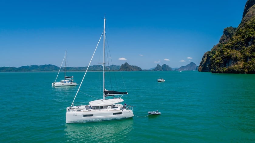 Phuket Catamaran Cabine 4  10  slaapplaatsen 12  gasten 11.74 m Lijstnummer: #958 3