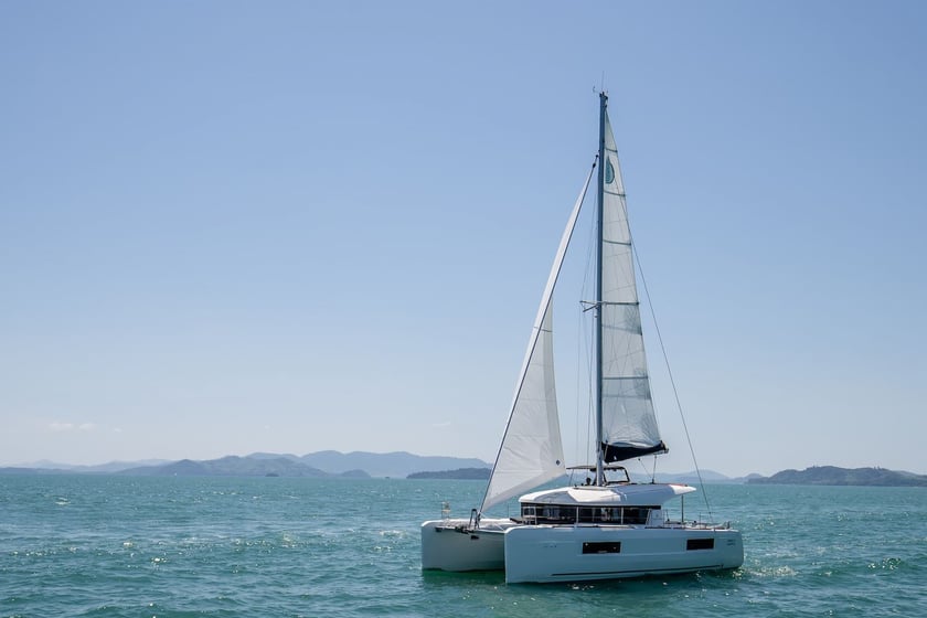 Phuket Catamaran Cabine 4  10  slaapplaatsen 12  gasten 11.74 m Lijstnummer: #958