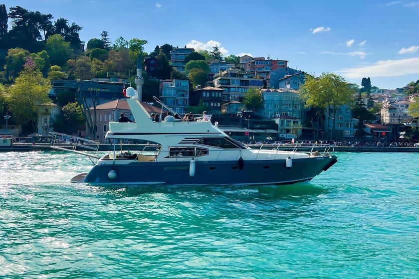 Bebek Yate a motor   10  invitados 18 m Número de anuncio: #9580