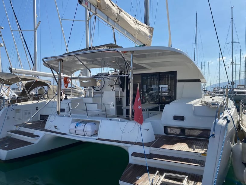 Fethiye Catamaran Cabine 4  8  slaapplaatsen 11  gasten 12.8 m Lijstnummer: #9597 3