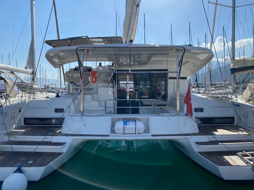 Fethiye Catamaran Cabine 4  8  slaapplaatsen 11  gasten 12.8 m Lijstnummer: #9597 2