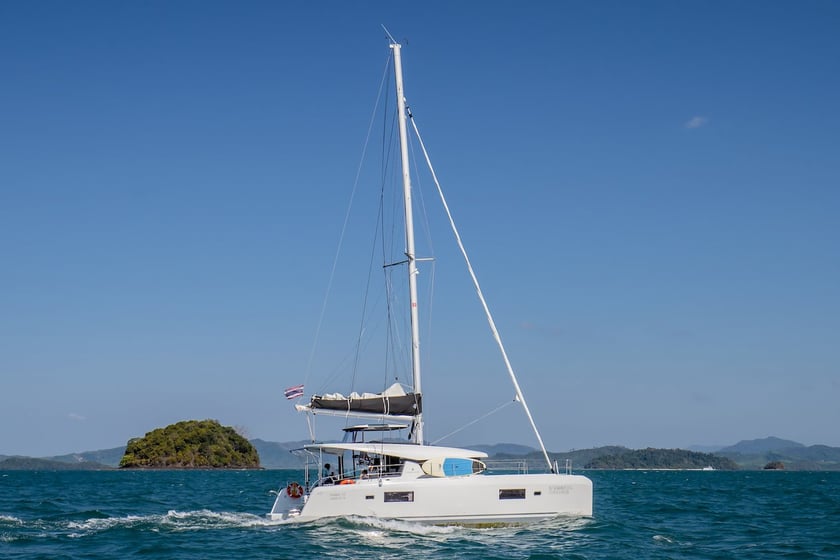 Phuket Catamaran Cabine 5  10  slaapplaatsen 11  gasten 12.8 m Lijstnummer: #961 5