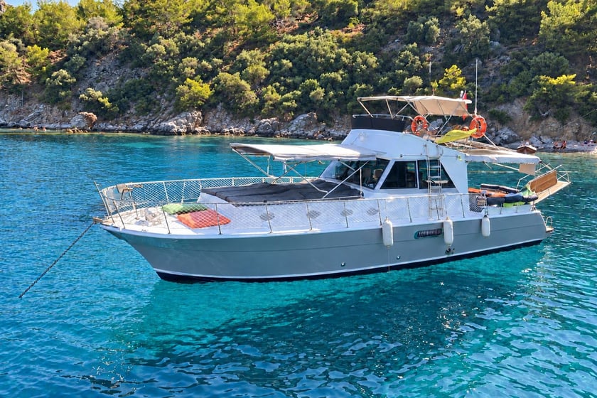 Datca Yate a motor Cabina 4  8  literas 8  invitados 15 m Número de anuncio: #9629