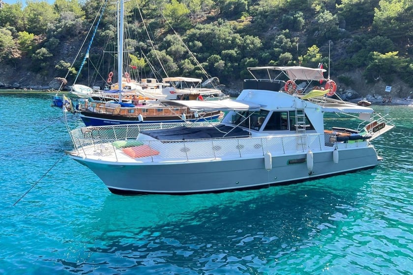 Datca Yate a motor Cabina 4  8  literas 8  invitados 15 m Número de anuncio: #9629