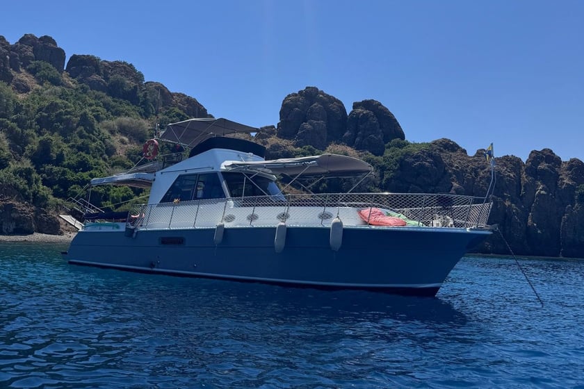 Datca Yate a motor Cabina 4  8  literas 8  invitados 15 m Número de anuncio: #9629 5
