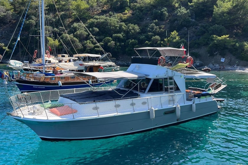 Datca Yate a motor Cabina 4  8  literas 8  invitados 15 m Número de anuncio: #9629 2