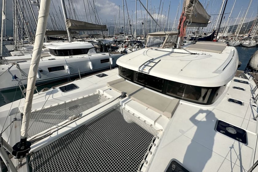 Fethiye Catamaran Cabine 4  9  slaapplaatsen 11  gasten 11.74 m Lijstnummer: #9818 5