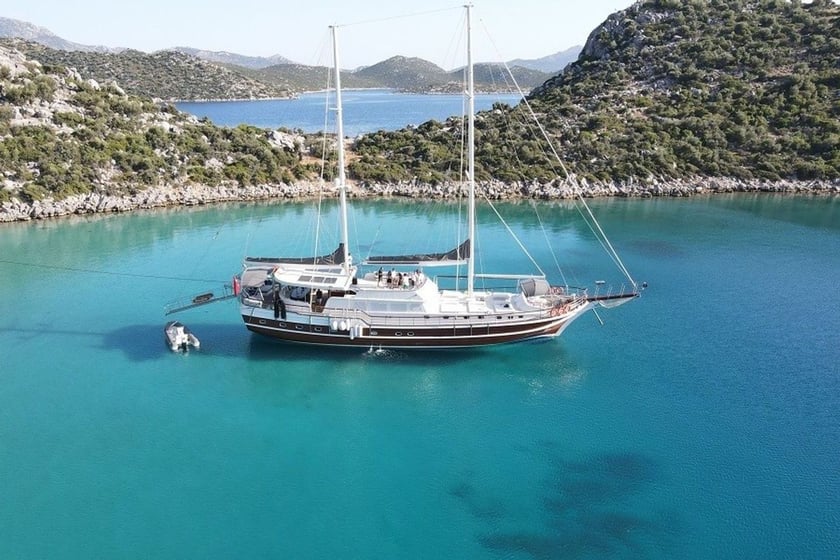 Marmaris Gulet 6 kabin Konaklama 12 kişi Seyir 12 kişi 32 m İlan No: #9845