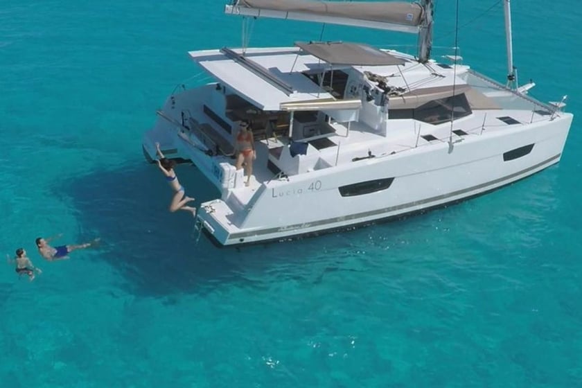 Marmaris Catamaran 4 cabin 10 berths 10 guests 11.93 m Listing Number: #9853 5