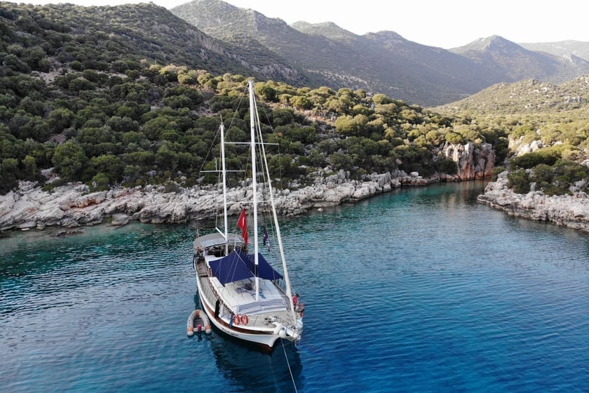 Kas Gulet 6 cabin 12 berths 12 guests 21.9 m Listing Number: #9890