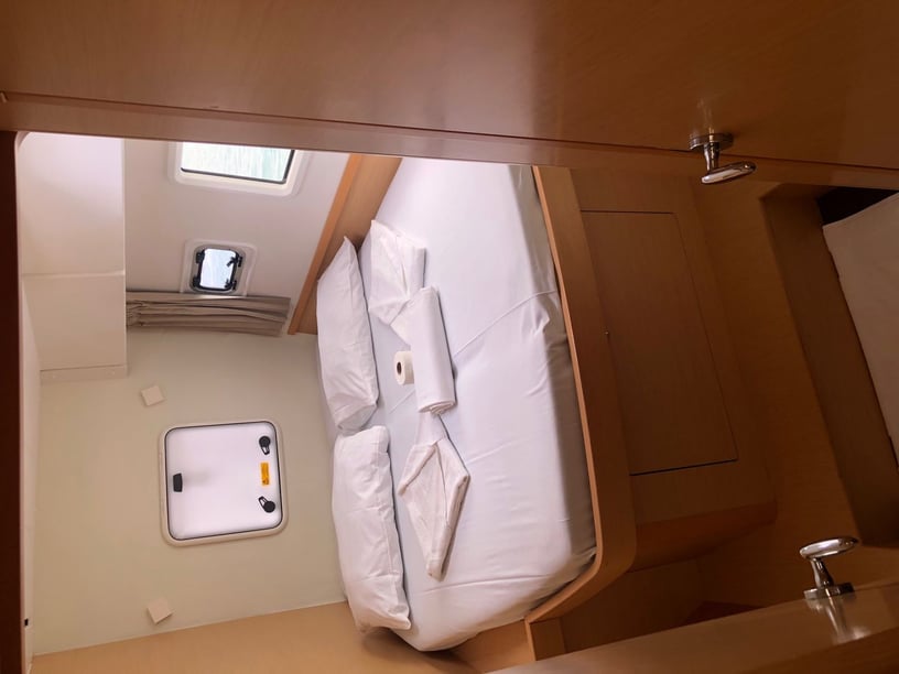 Martinique Catamaran 6 cabin 10 berths 12 guests 12.8 m Listing Number: #991 3