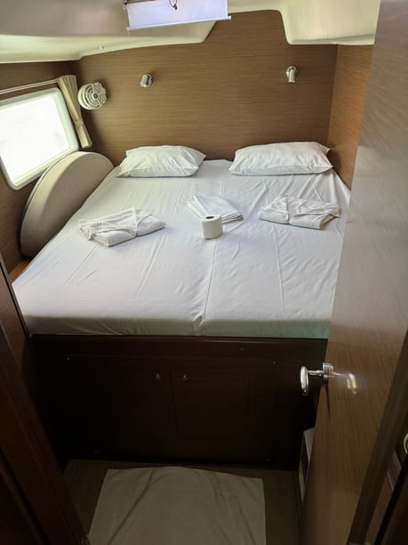 Martinique Catamaran 4 cabin 8 berths 10 guests 11.45 m Listing Number: #993 3