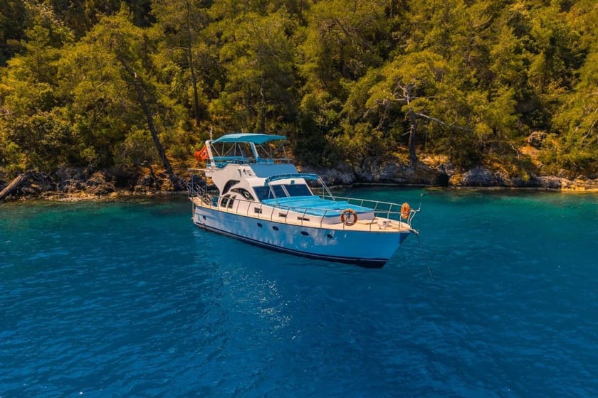 Fethiye Yacht à moteur Cabine 1   Invités 8  11.6 m Numéro de l'annonce: #9967