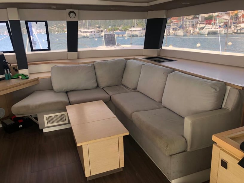 Martinique Catamaran 8 cabin 14 berths 14 guests 14.98 m Listing Number: #998 5