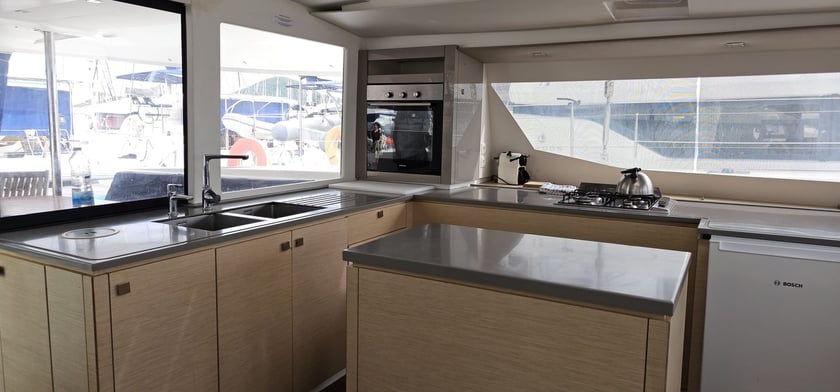 Martinique Catamaran 8 cabin 14 berths 14 guests 14.98 m Listing Number: #998 4