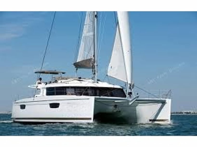 Martinique Catamaran 8 cabin 14 berths 14 guests 14.98 m Listing Number: #998