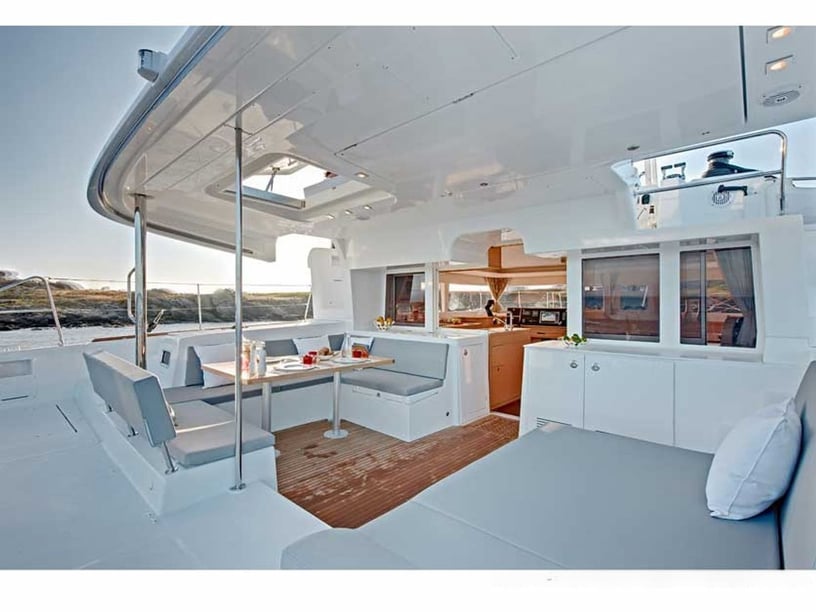 Martinique Catamaran 6 cabin 12 berths 12 guests 13.96 m Listing Number: #999 2