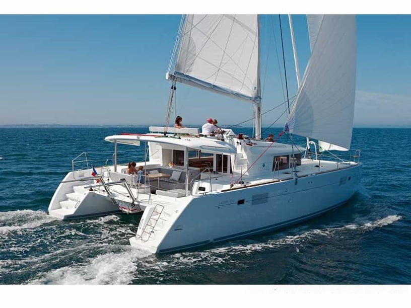 Martinique Catamaran 6 cabin 12 berths 12 guests 13.96 m Listing Number: #999